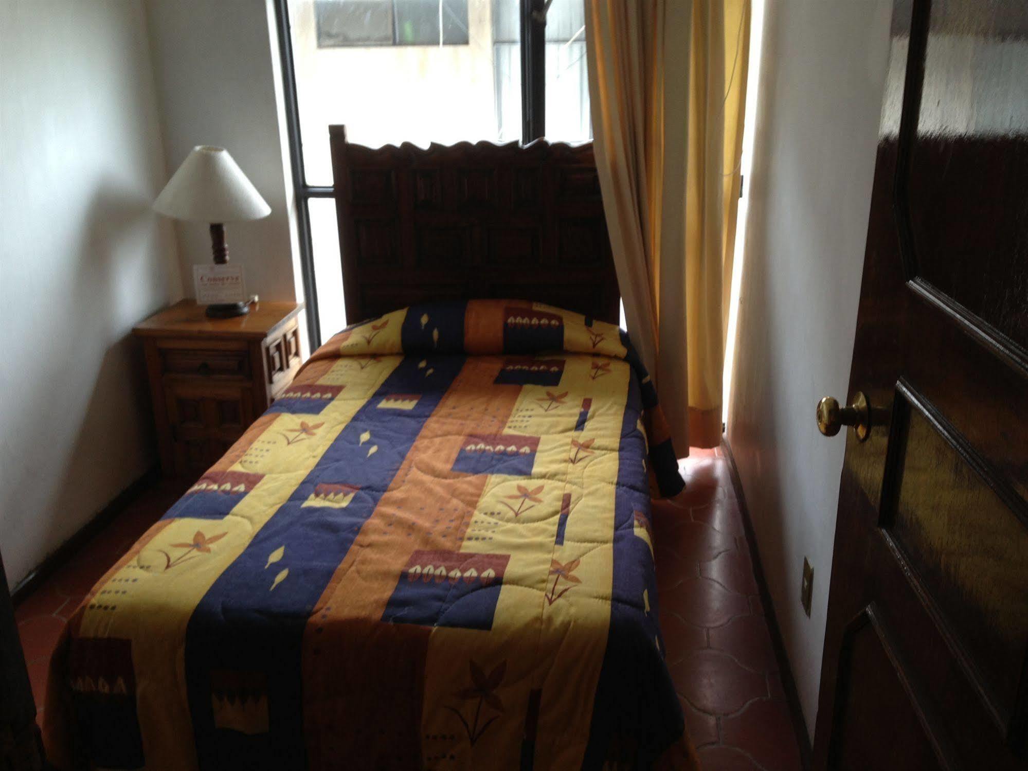 Suites Internacional Zapopan Kültér fotó